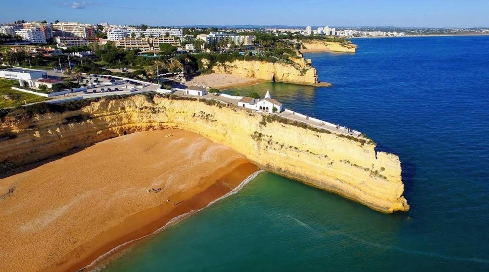Casino Blu: 50M To Beach, In Town Center Armacao de Pera Exterior photo